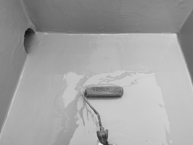 ベランダ防水｜ウレタンとFRPの違いは？費用・特徴・選び方を解説