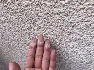 愛西市 O様邸 外壁チョーキングの確認