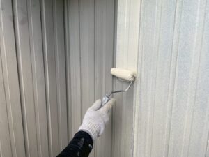 愛西市 O様邸 トタン外壁 下塗り作業中