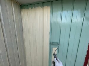 愛西市 O様邸 トタン外壁 中塗り作業中
